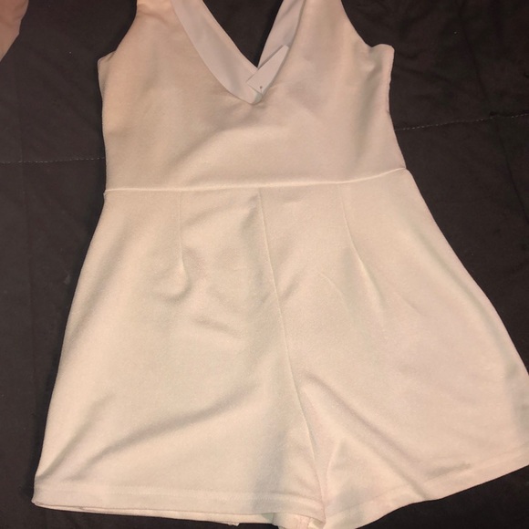 NWT** Valia White Romper - Picture 3 of 6